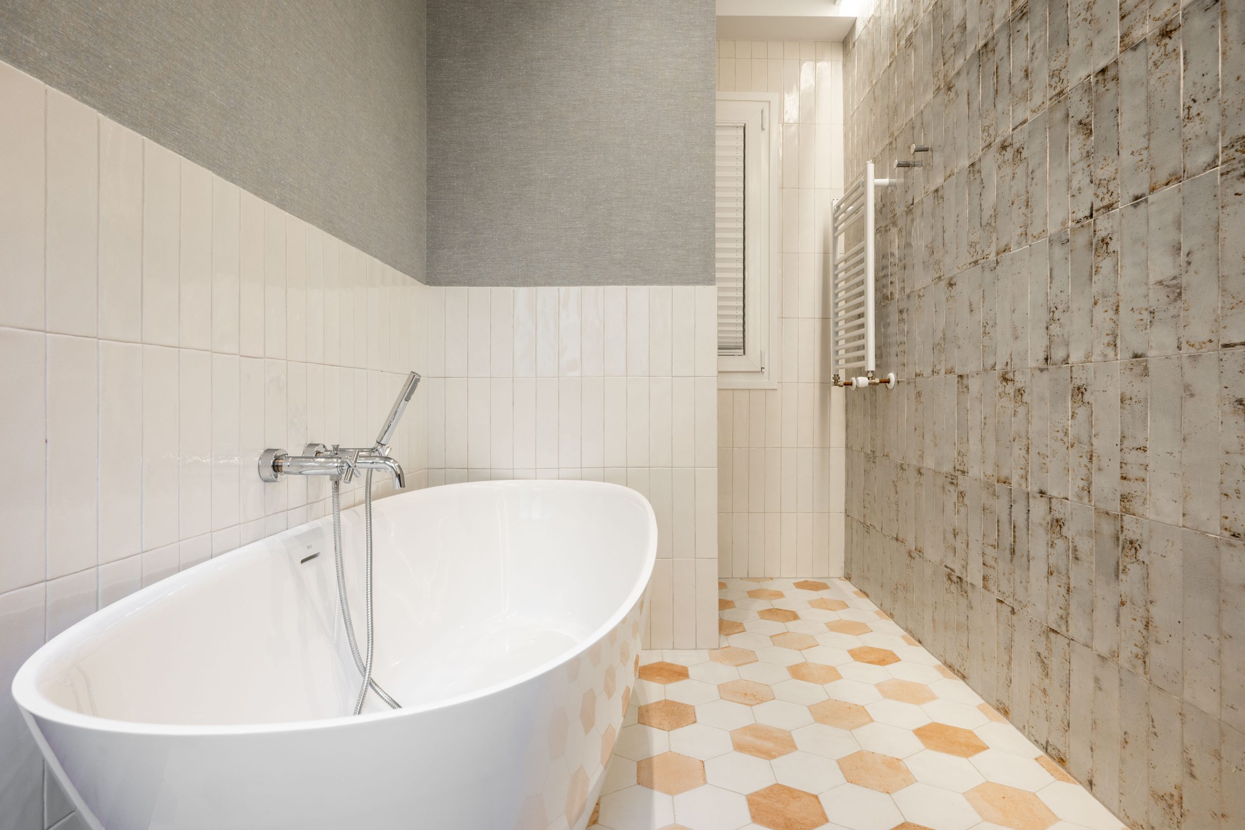 Freestanding bathtub and natural stone finishes