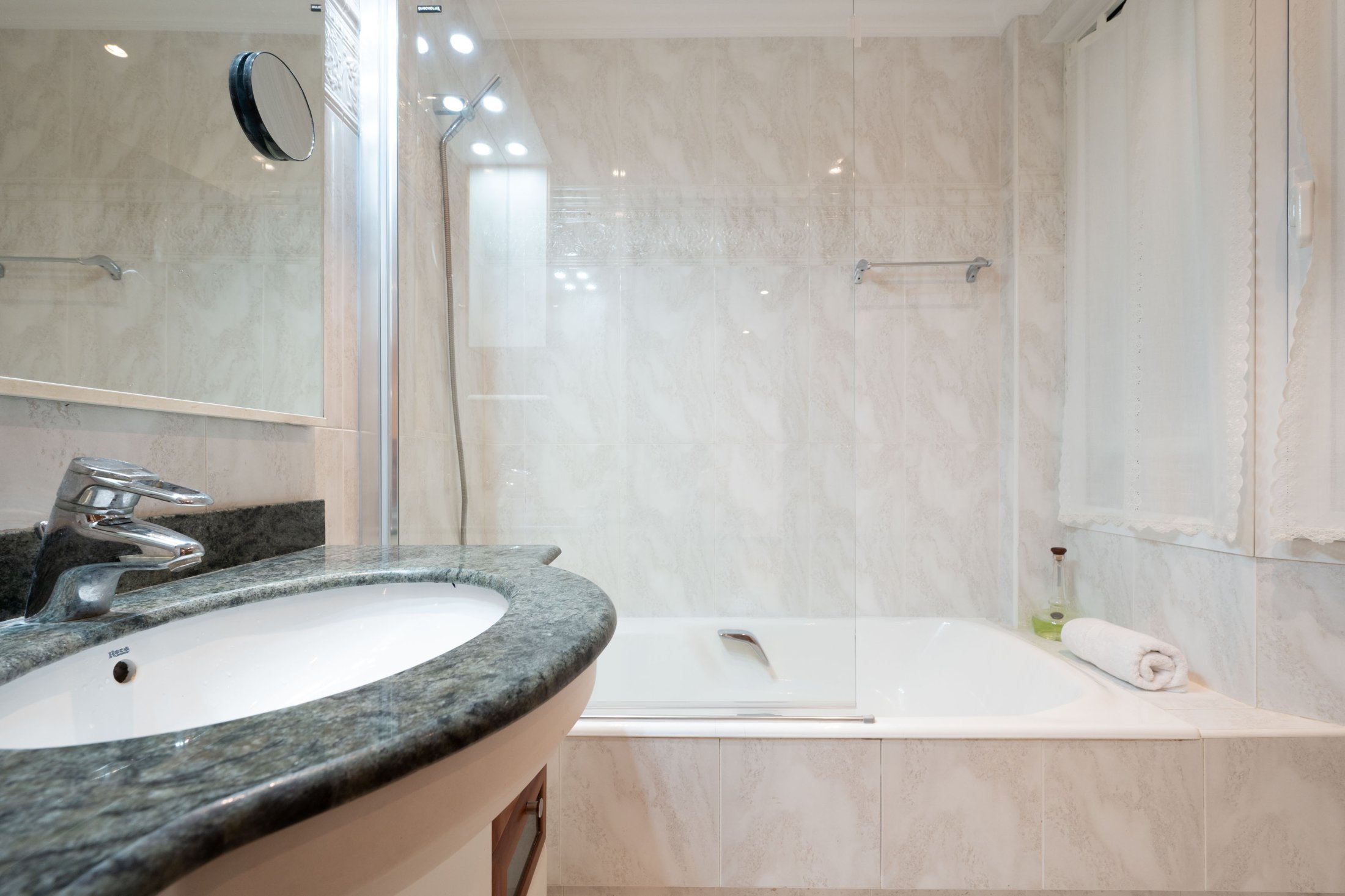 Gros Urban Glow Apartment - photograph 25