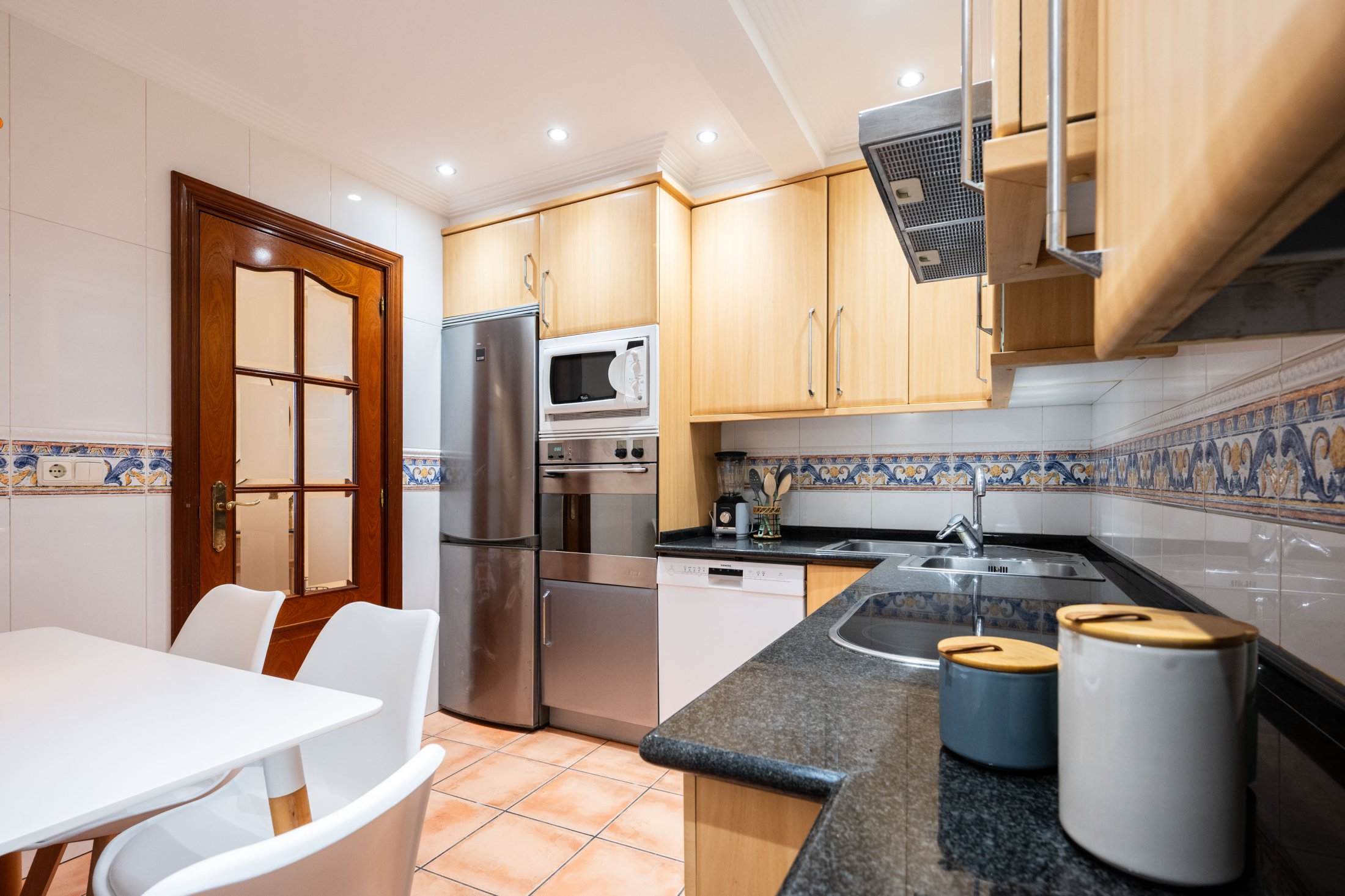 Gros Urban Glow Apartment - photograph 7b